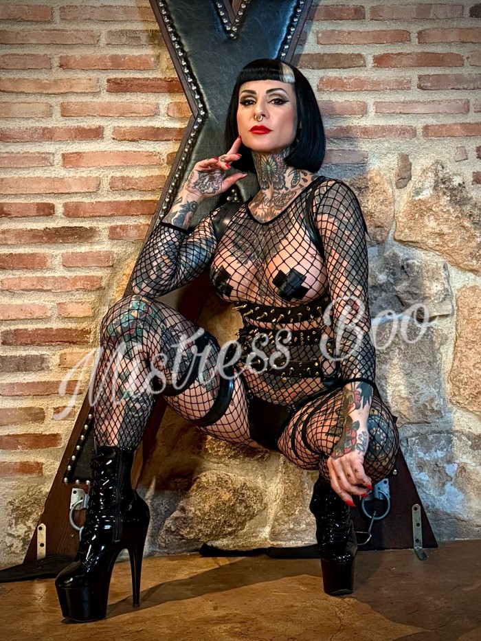 Mistress Boo Diosa disciplinaria · Estricta ·