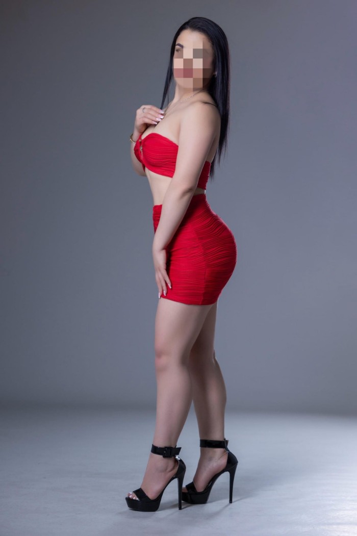 ESTOY DISPONIBLE CARIÑO VEN DIVIERTETE (VIA JULIA