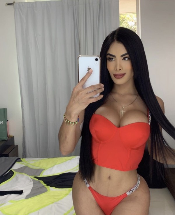 Hermosa jovencita fiestera super top