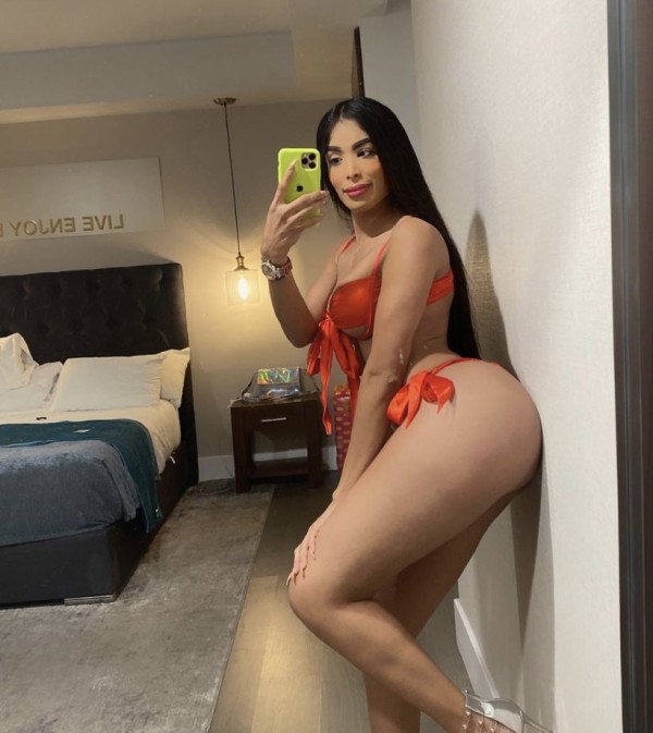 Hermosa jovencita fiestera super top