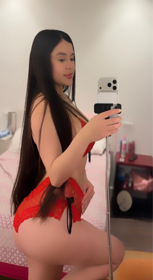 Dulce Joven Cariñosa