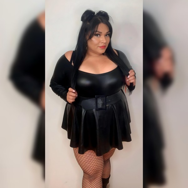 DOMINA MaCa: Elegancia, Poder y Curvas de Infarto