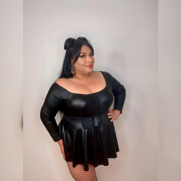 DOMINA MaCa: Elegancia, Poder y Curvas de Infarto