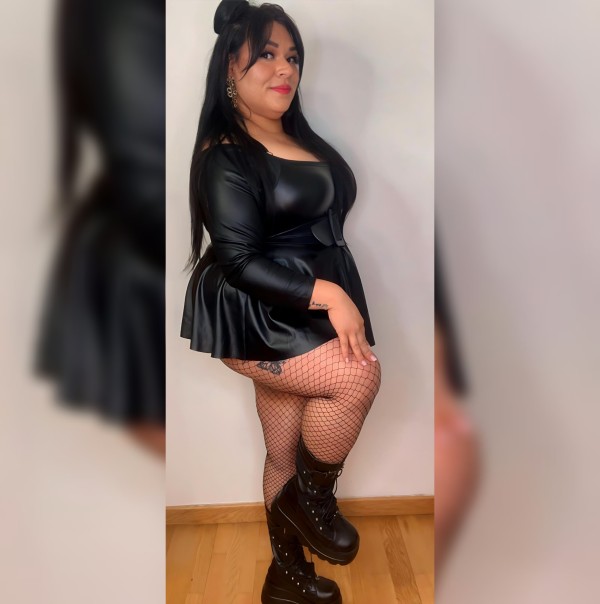 DOMINA MaCa: Elegancia, Poder y Curvas de Infarto