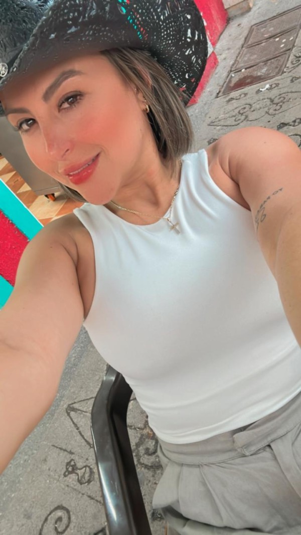 GUAPÍSIMA rubia de LUJO CON GANAS DE SEXO!