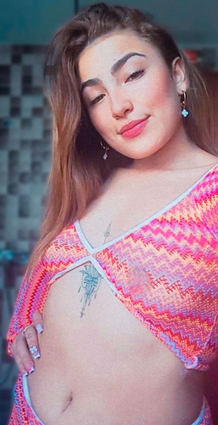 Joven dispuesta excelente compañía