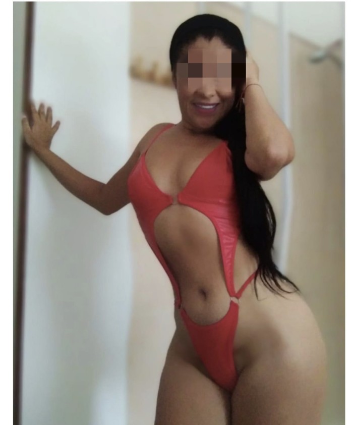 COLOMBIANA DELGADITA CON NALGAS DE IMPACTO