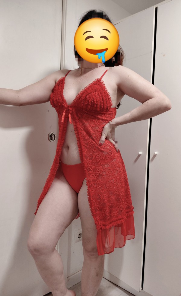 Cachonda y nueva en el ambiente