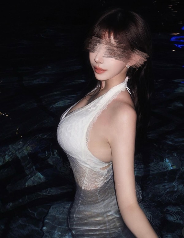 22 años BRUNETTE elegante y soicada GUAPÍSIMA