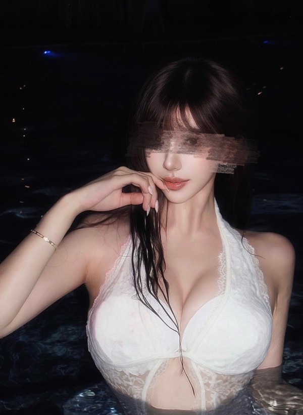 22 años BRUNETTE elegante y soicada GUAPÍSIMA