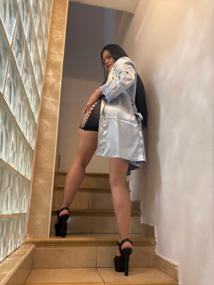 Hermosa chica latina en tu ciudad