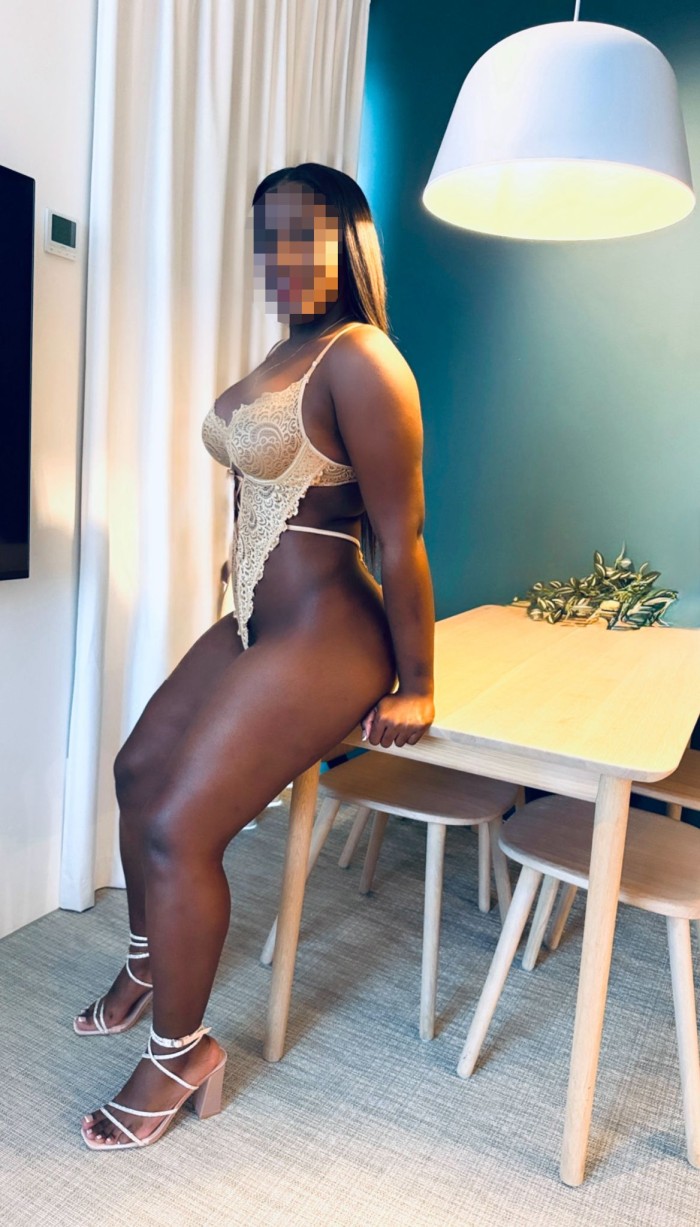 Espectacular Morenaza con curvas y caliente