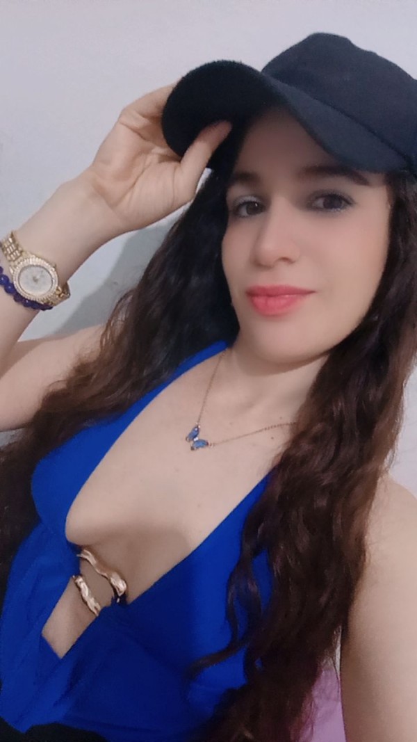 VALERIA ,MITAD ARGENTINA MITAD ESPAÑOLA DELGADITA 26 AÑOS