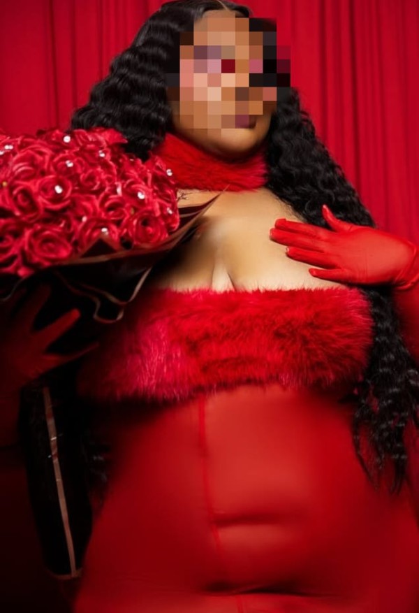 Rosita mujer LATINA masajista fiestera