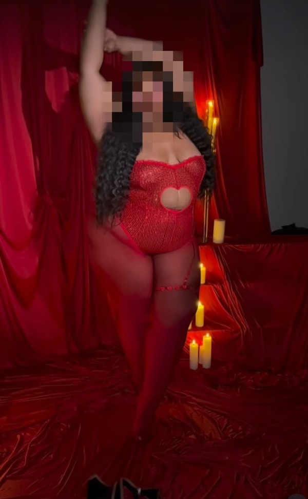 Rosita mujer LATINA masajista fiestera