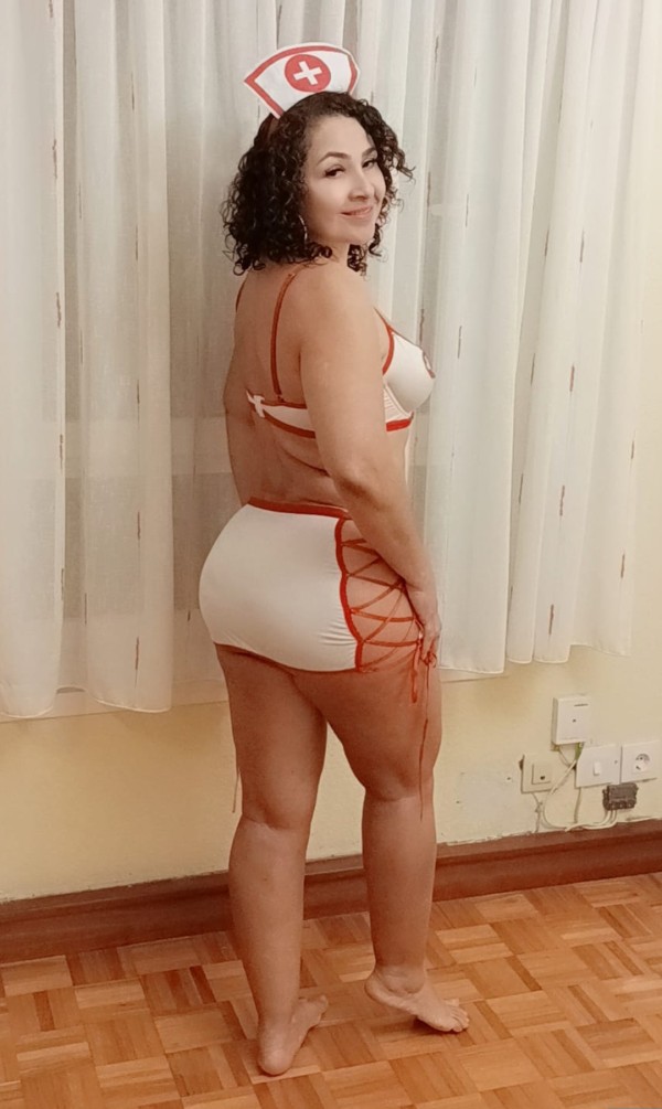 MASAJISTA EROTICA DE LUJO EXPLOSIVA Y JUGUETONA, SIN LÍMITES