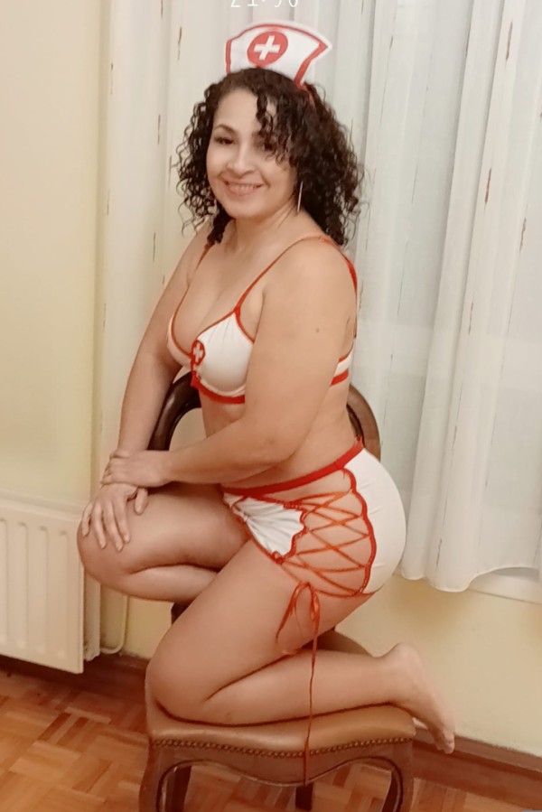 MASAJISTA EROTICA DE LUJO EXPLOSIVA Y JUGUETONA, SIN LÍMITES