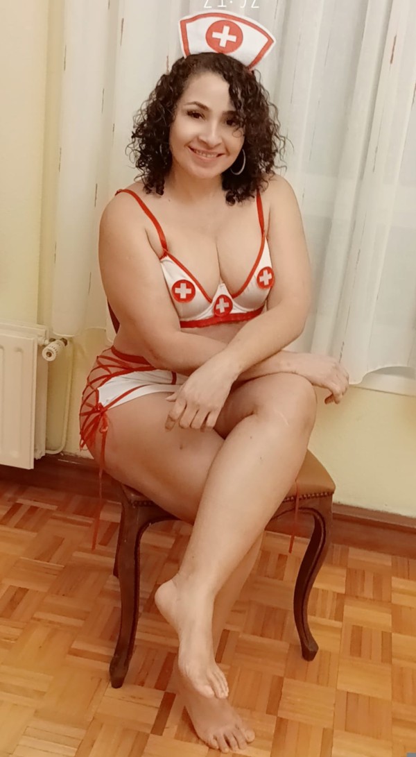 MASAJISTA EROTICA DE LUJO EXPLOSIVA Y JUGUETONA, SIN LÍMITES