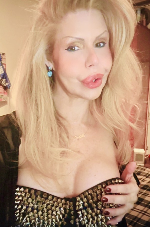 CIBELLE LA RUBIA EXCELENTE SCORT EN TRATOS DE NOVIOS CON EL SEXO COMPLETO