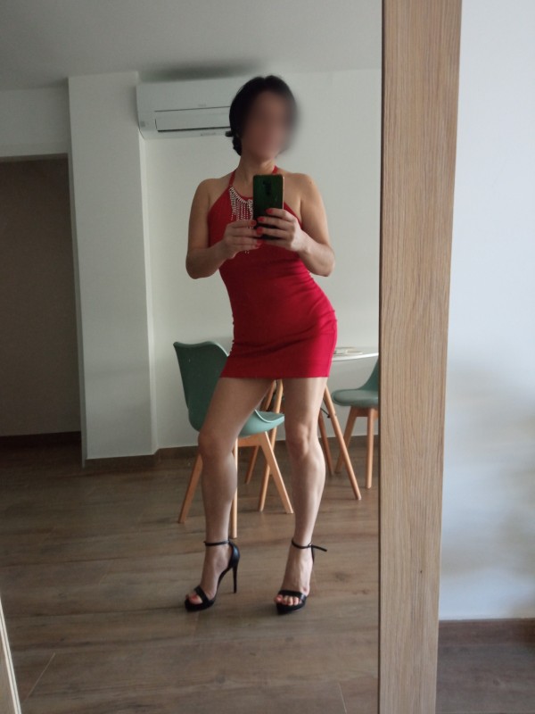 SOLAMENTE ME DESPLAZO Carla brasileña viciosa fiestera complaciente