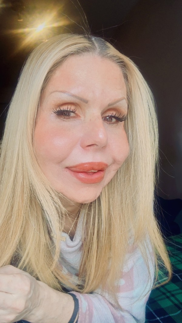 CIBELLE LA RUBIA EXCELENTE SCORT EN TRATOS DE NOVIOS CON EL SEXO COMPLETO