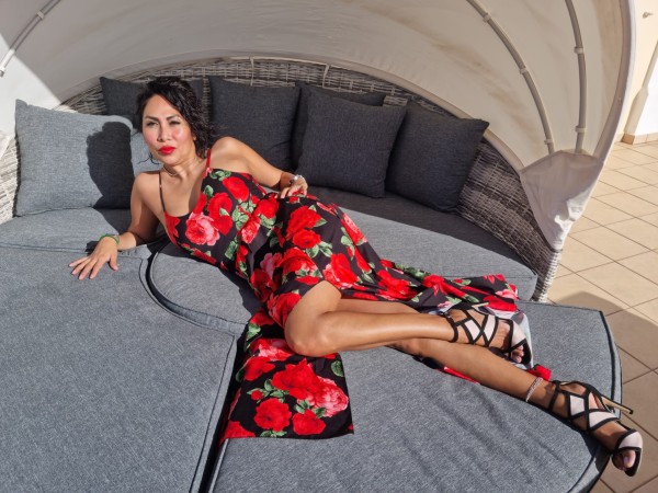 DELICIOSA VENEZOLANA CON GANAS DE SEXO SIN PARAR