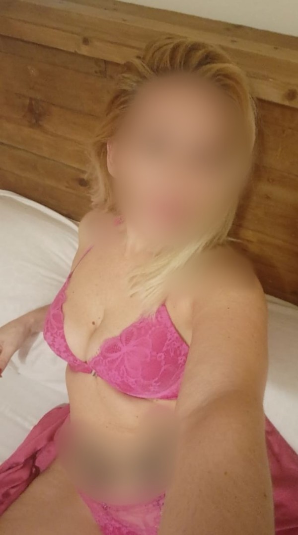 Española recien llegada a jerez  de la frontera ( Hipercor)24 hs