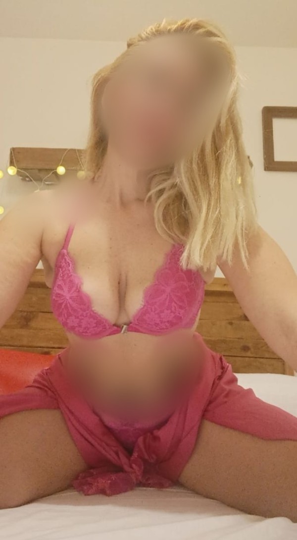 Española recien llegada a jerez  de la frontera ( Hipercor)24 hs