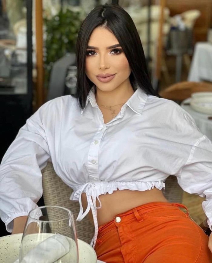 ARDIENTE Y SEXY LATINA