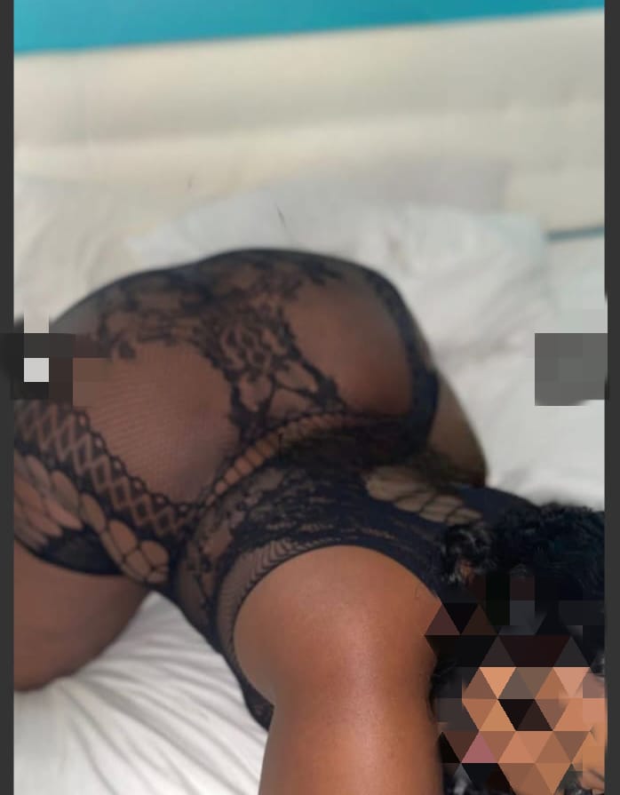 HERMOSA MORENA LATINA