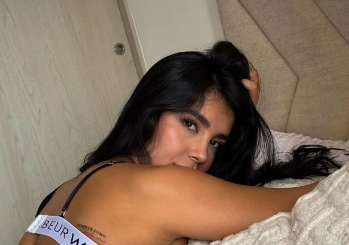 SEXY Y SEDUCTORA LATINA VOLCÁN EN ERUPCIÓN