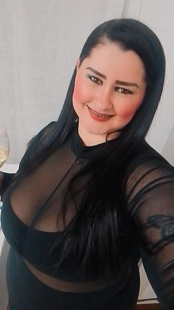 Rica gordita  complaciente con ganas de hacerte pasar momentos  únicos..