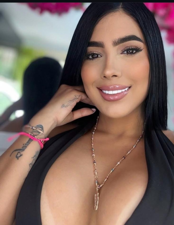 DULCE ATRACTIVA Y SEXY LATINA