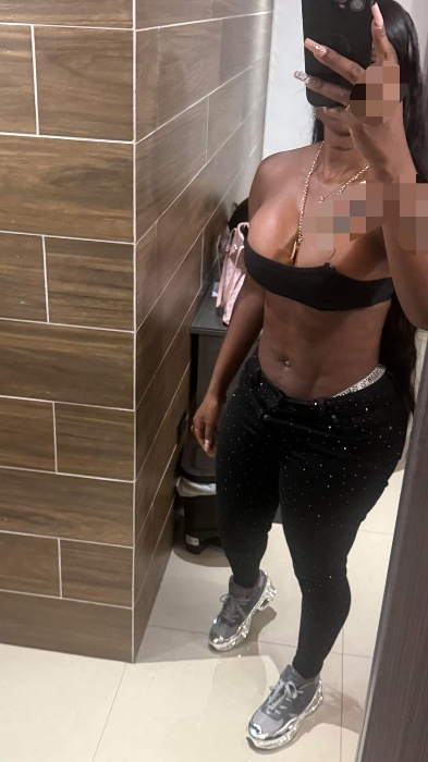 joven fiestera, implicada,media hora 40€ sin tabú