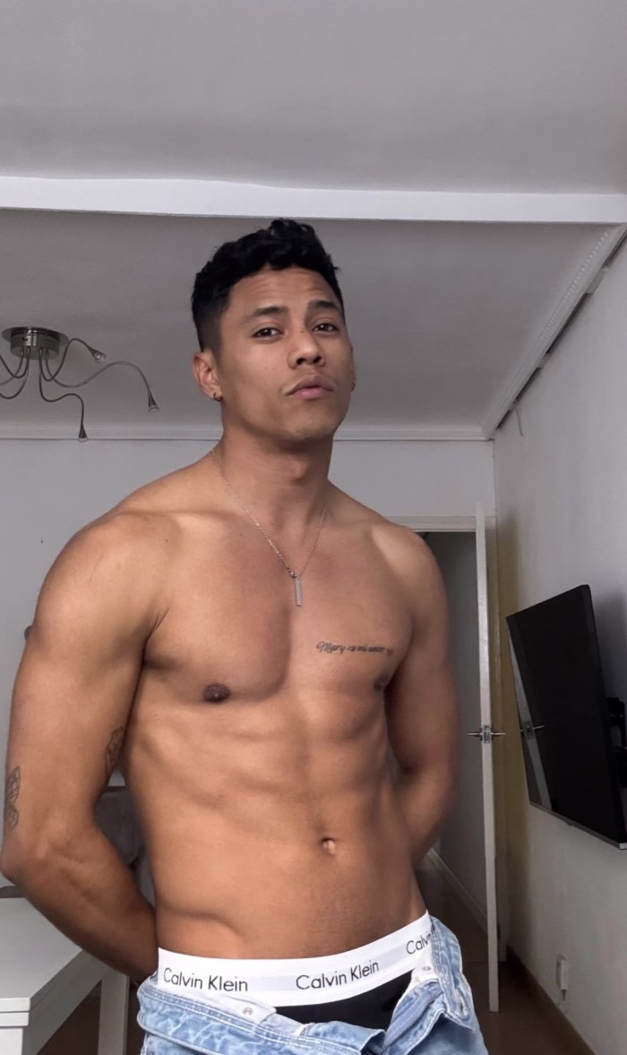 Latino versatil