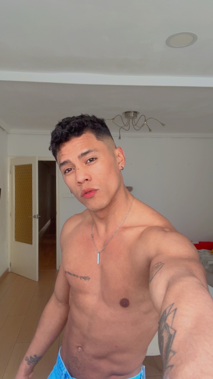 Latino versatil