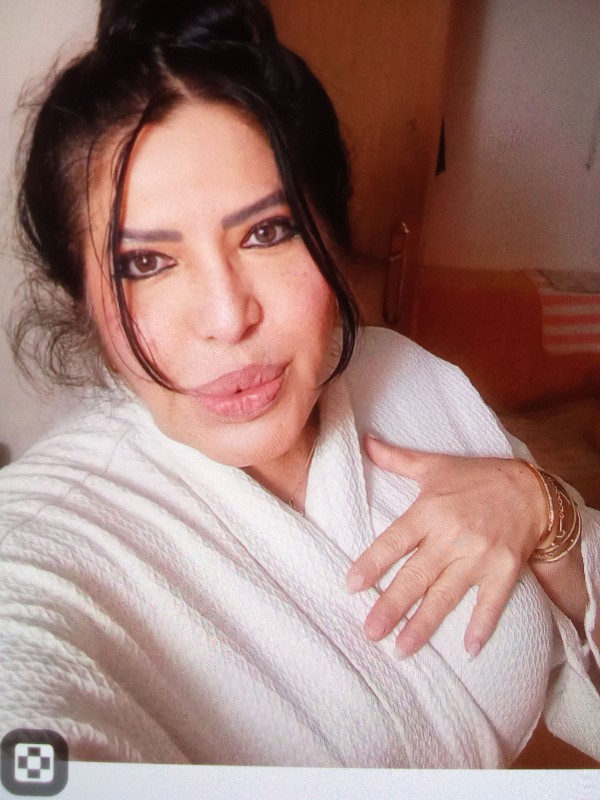 Mujer encantadora y caliente cachonda