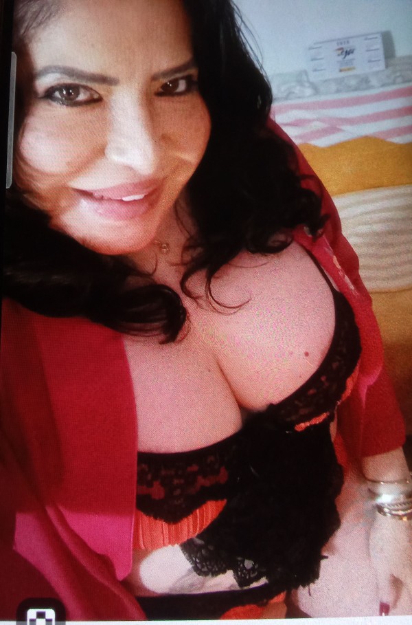 Mujer encantadora y caliente cachonda
