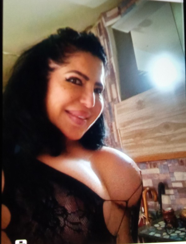 Susan madurita cachonda y traviesa