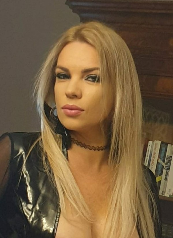 CALIENTE ALEMANA EN VALENÇA TUI, PORRIÑO,654069709