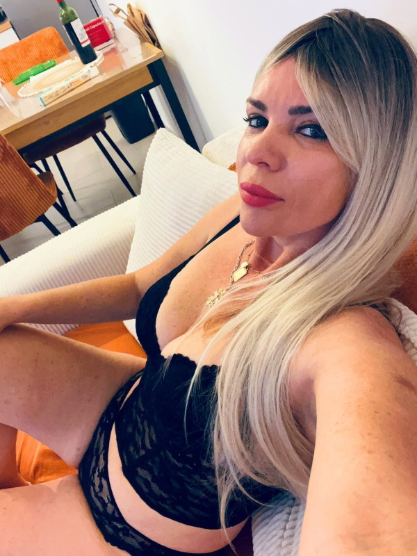 CALIENTE ALEMANA EN VALENÇA TUI, PORRIÑO,654069709