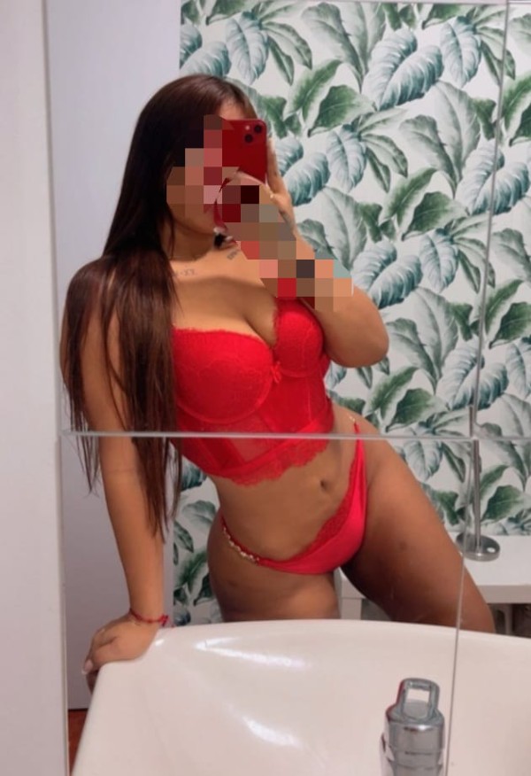 JOVEN LATINA CON 20 ROSS POR PRIMERA VEZ EN LLEIDA