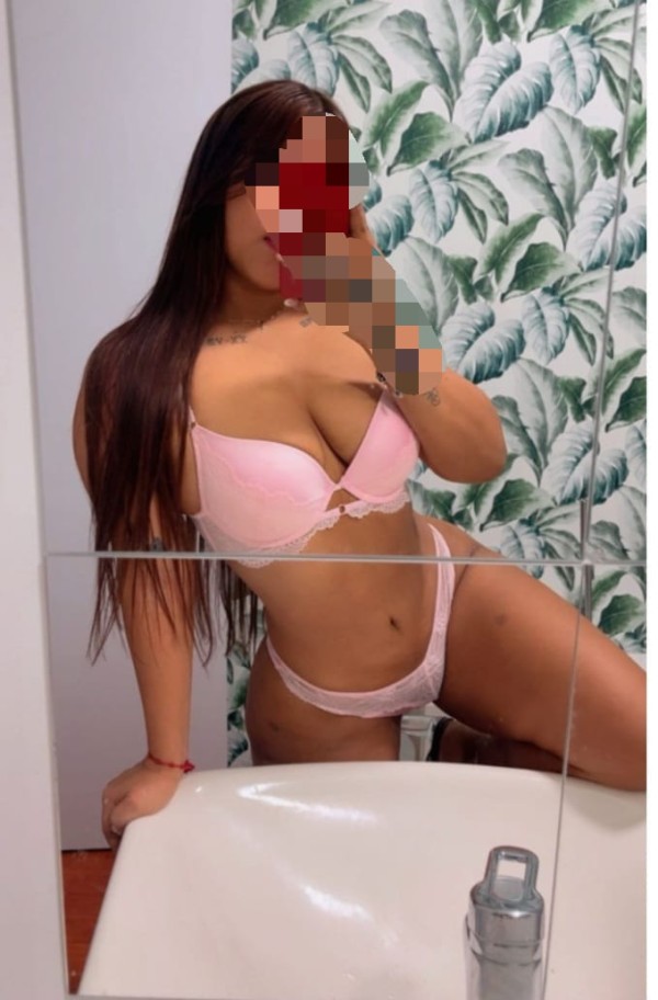JOVEN LATINA CON 20 ROSS POR PRIMERA VEZ EN LLEIDA
