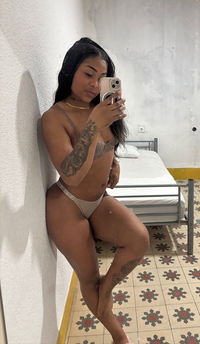 NIÑATA COLOMBIANA LISTA PARA GOZARLA