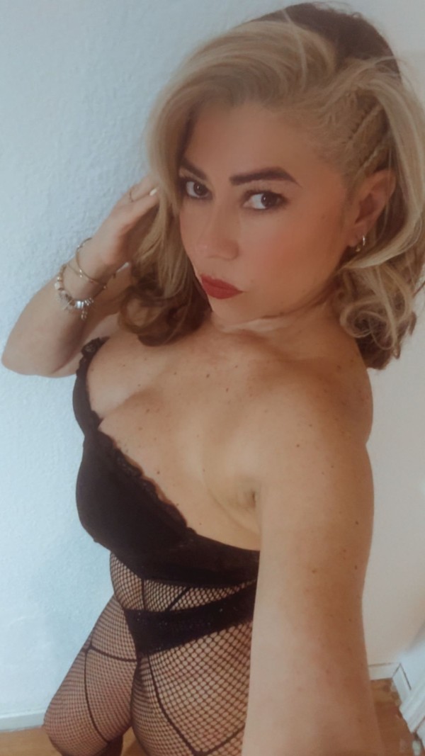 Complaciente y fogoza Diva del sexo sin engaños