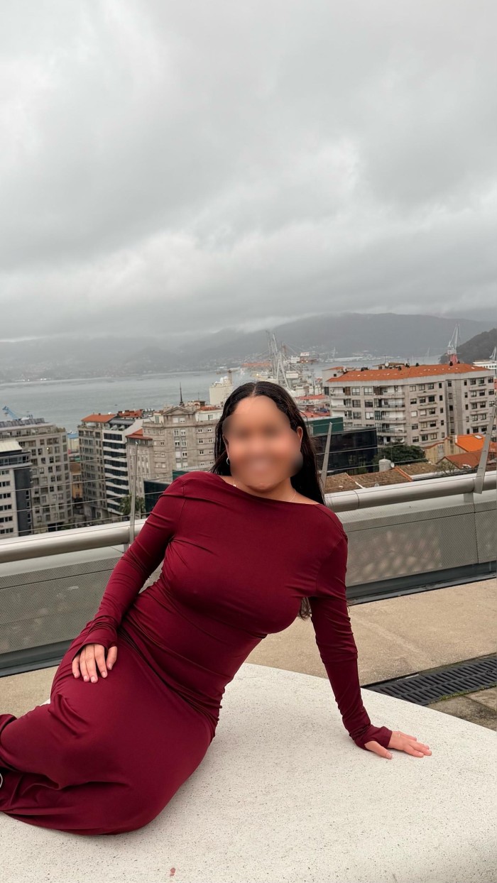 CHICA PRIMERIZA| NOVEDAD EN VIGO| PISO PRIVADO