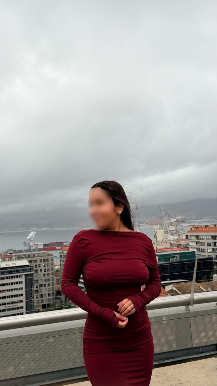 CHICA PRIMERIZA| NOVEDAD EN VIGO| PISO PRIVADO