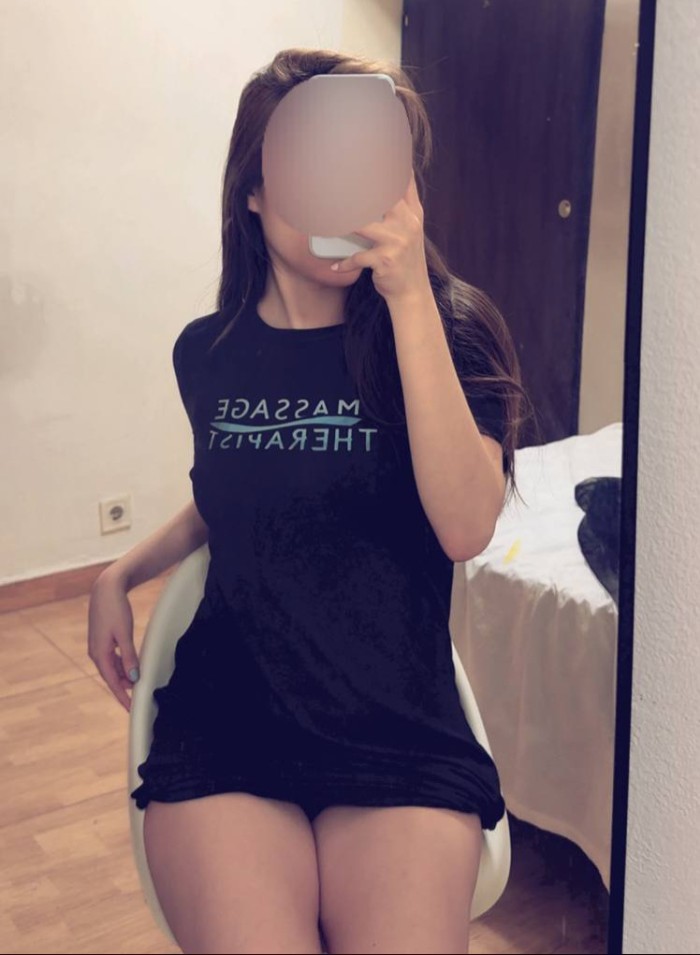 HOY MASAJES EN CAMILLA 666923709 24 HORAS