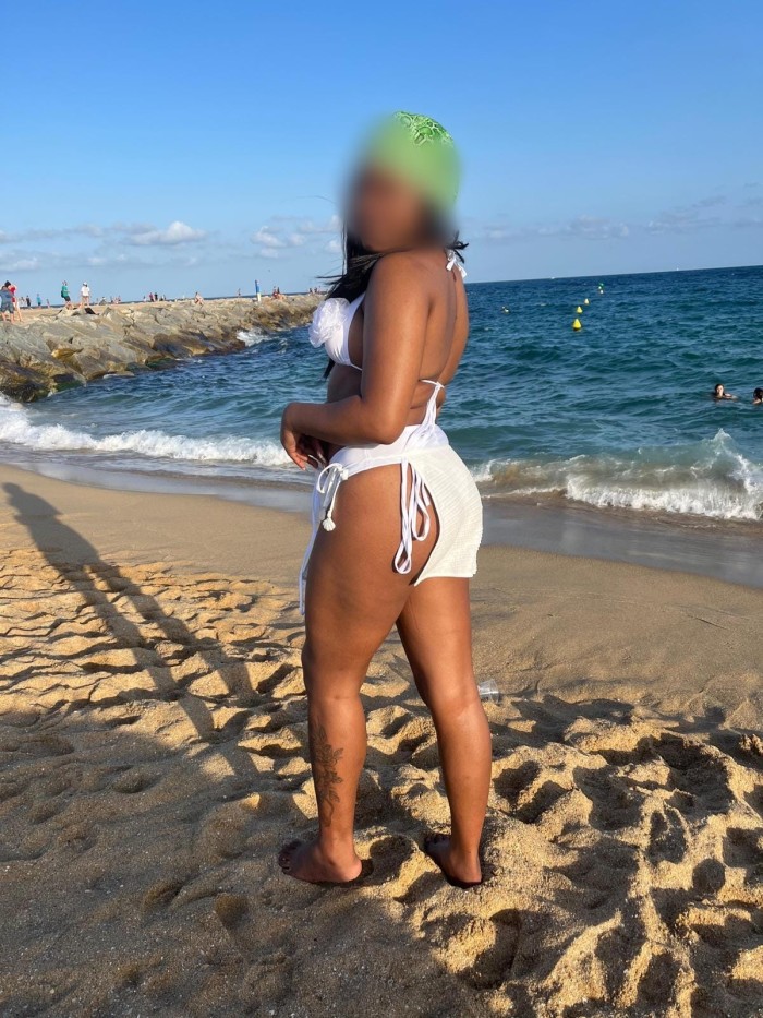 Chicas guapas de fiesta – copa gratis