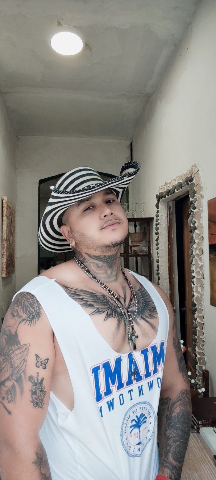 CHICO DE COMPAÑÍA VENEZOLANO EN LAS PALMAS,.XXX…